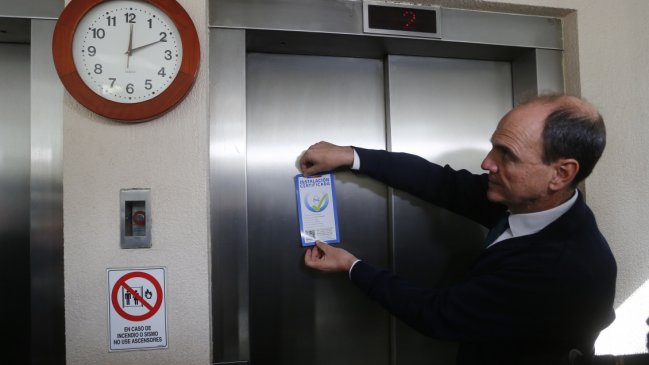 Gobierno llamó a exigir certificación de ascensores tras accidente en Las Condes