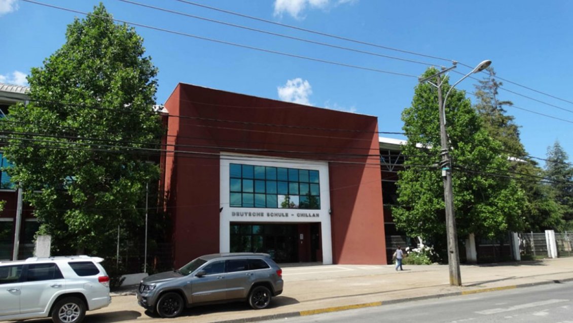 Justicia ordena reintegrar a alumno expulsado sin investigación tras acusación por abuso