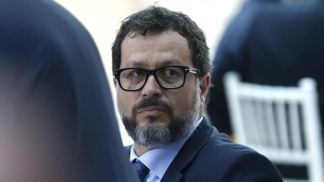 Paquete bomba a Hinzpeter tenía medio kilo de dinamita y estuvo en su silla