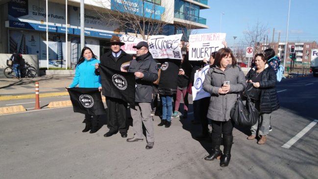 Llevan a Contraloría proyecto salmonero que pretende instalarse en caleta Tumbes