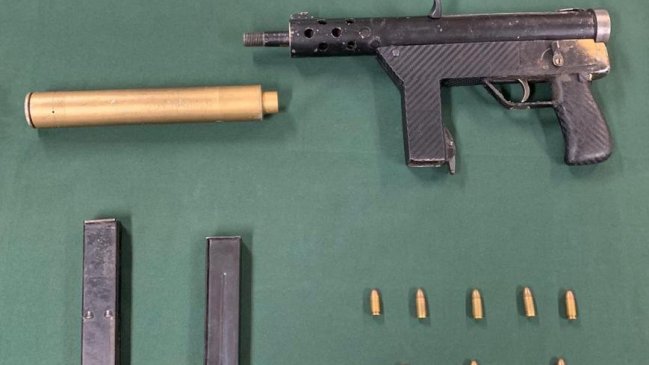 Pasajera de un bus interprovincial portaba una subametralladora en su equipaje