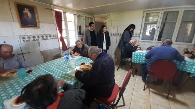 Instalarán sistemas solares térmicos en 12 hogares de ancianos de Ñuble