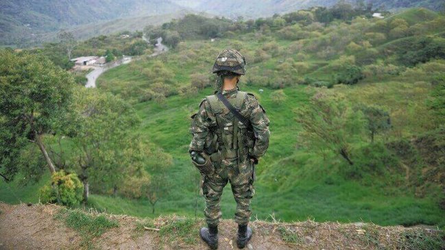 Fiscalía investiga muerte de menor tras incidente con soldados del Ejército en Colombia