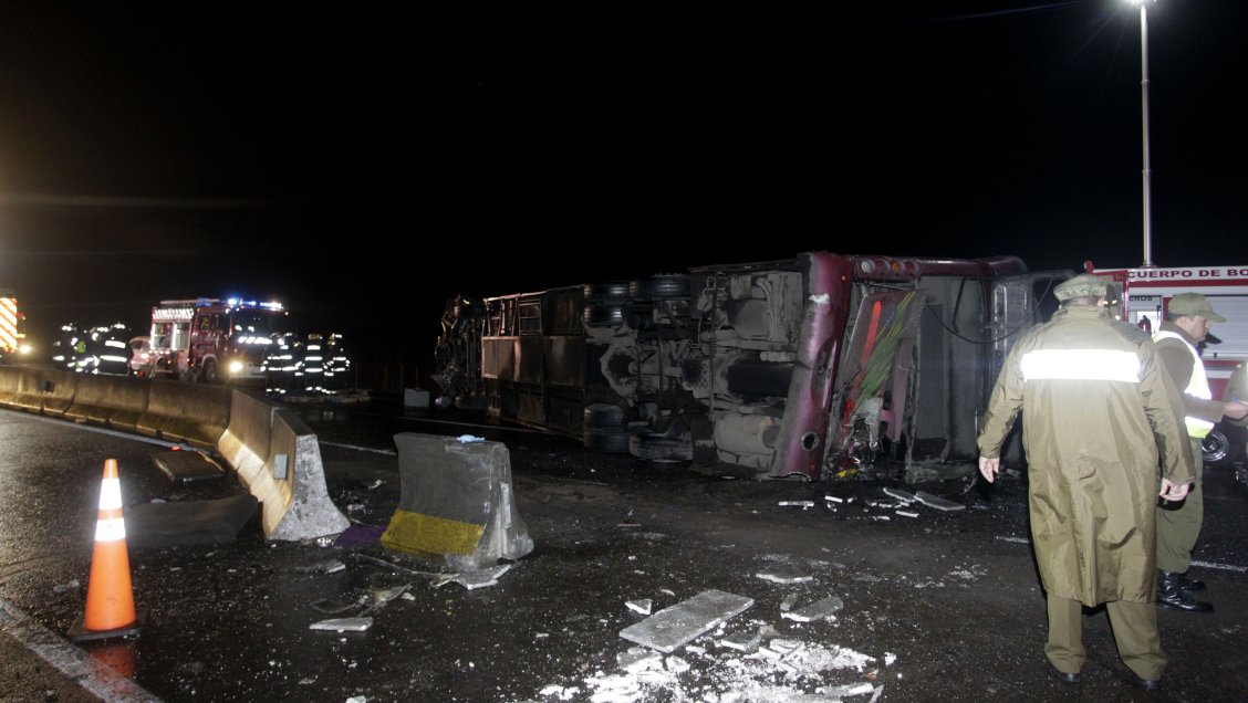 Bus que volcó en Mostazal contaba con tres infracciones graves