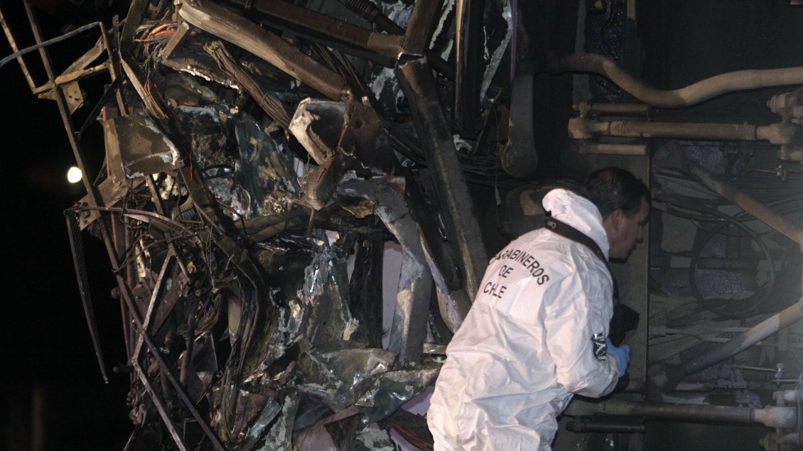 Las identidades de las víctimas fatales del volcamiento de bus en Mostazal