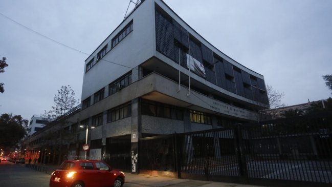 Apoderados piden interventor y reducción de matrícula en el Instituto Nacional