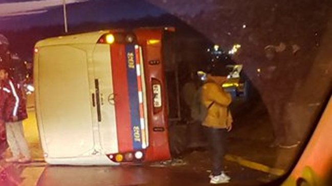 Volcamiento de un bus en Viña del Mar dejó 16 lesionados