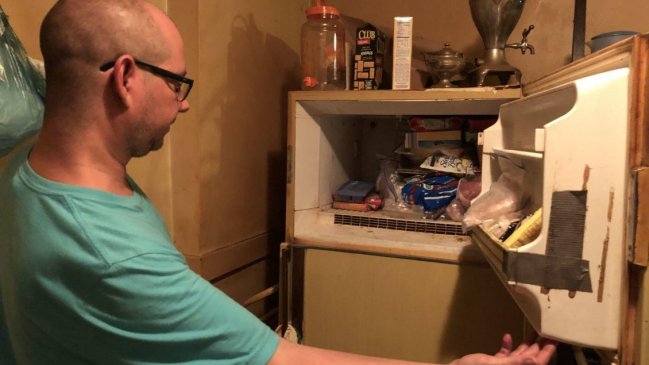 Hombre encontró un bebé momificado en el congelador de su difunta madre