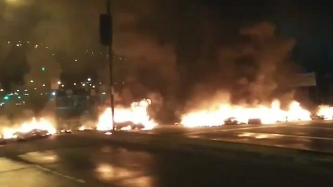 Ley de la Jibia: Pescadores protestan con barricadas en Concepción