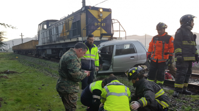 Profesor murió luego de que un tren arrollara el auto en que viajaba en Quillota