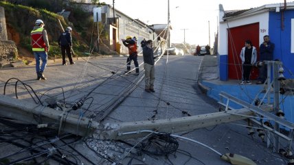  Viña del Mar: Tres postes se derrumbaron tras sismo  