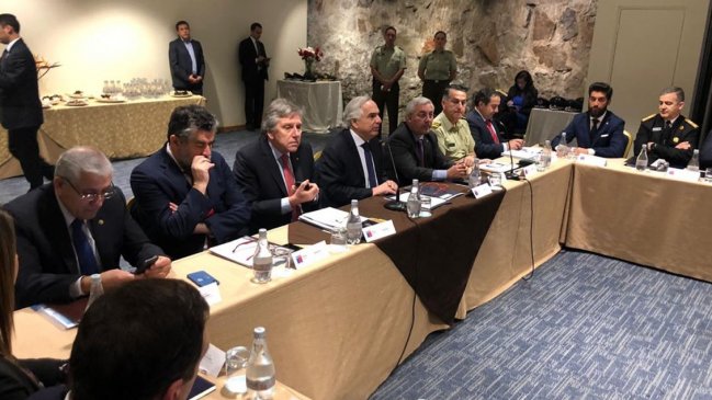 Ministros Chadwick y Espina encabezan reunión de seguridad en la macrozona norte