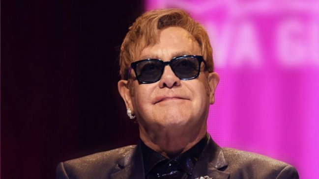  Elton John celebró un año más de sobriedad  