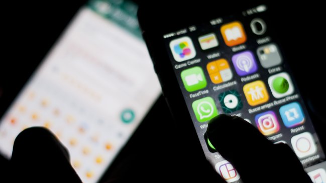 Ocho de cada 10 apoderados y docentes rechazan uso de celulares en los colegios