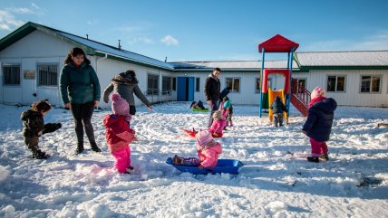  Párvulos disfrutan de la nieve en Punta Arenas  