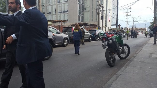 Encuentran vehículos involucrados en balacera frente a tribunales de Iquique
