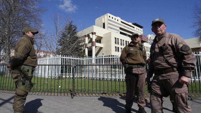 Carabineros investiga explosión de bomba de ruido en cercanías del Congreso