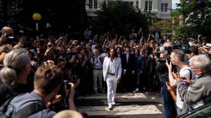   Centenares de fanáticos conmemoraron los 50 años de la foto de 