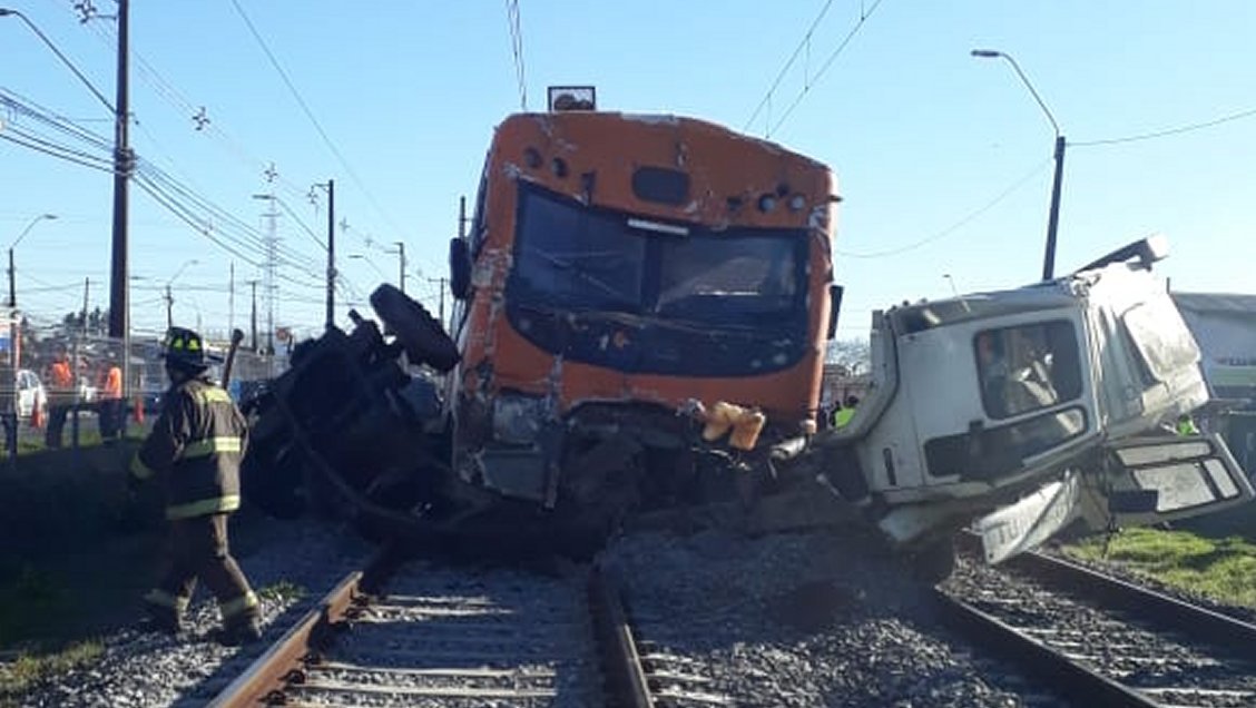 Al menos dos fallecidos por accidente de Biotrén en Coronel