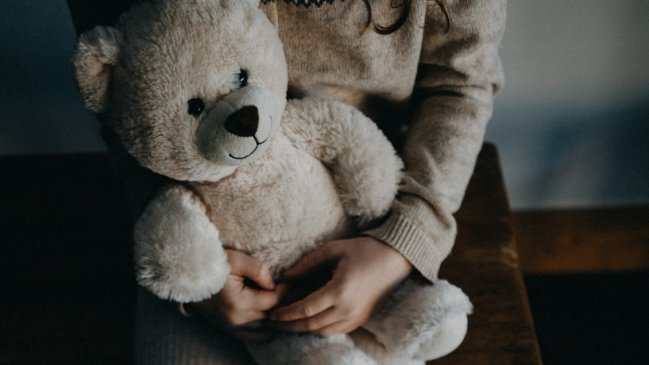 Mamá golpeó a su pequeña hija con un fierro hasta matarla y entregó insólita explicación