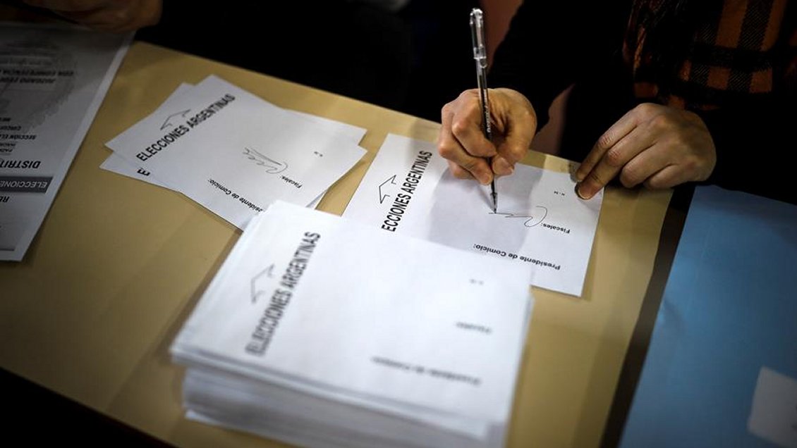 Argentinos ya votan en primarias y Gobierno promete la 