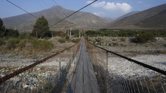 Prolongada sequía tensiona la producción de agua potable para más de un millón de chilenos