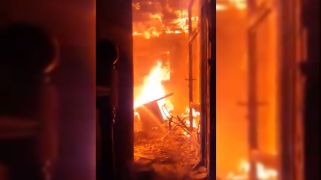 Tres adultos mayores fueron rescatados desde incendio en su domicilio en Las Condes