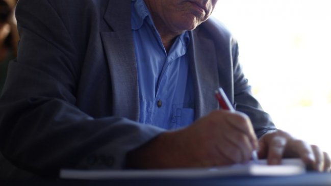 Profesor de literatura se lanzó desde un cuarto piso al saber que iría a prisión