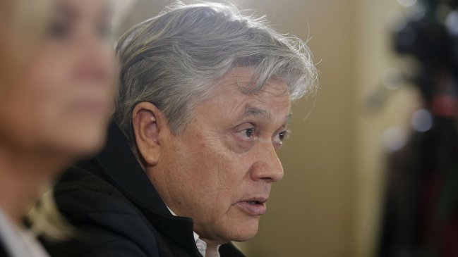 Navarro sorteó voto de censura y desató áspera discusión en el Senado