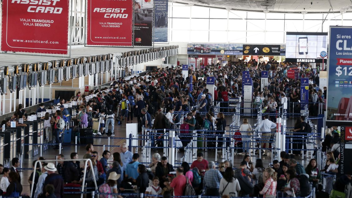 MOP pide evaluar ruta más corta de tren al aeropuerto de Santiago