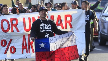   La marcha de los pescadores al Congreso en contra de la Ley de la Jibia 