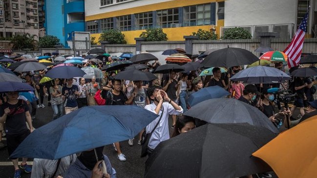 Miles de profesores marcharon en Hong Kong para 