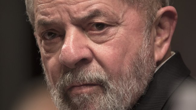 Lula afirmó que quiere salir de la cárcel solo con el 