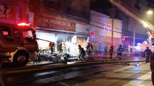 Incendio afectó local comercial del centro de San Bernardo