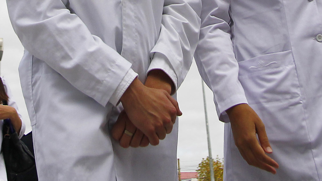 Médicos generales de zona iniciaron paro indefinido con 