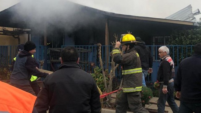 Incendio afectó a tres viviendas en la maulina Villa Illinois, que no tiene grifos