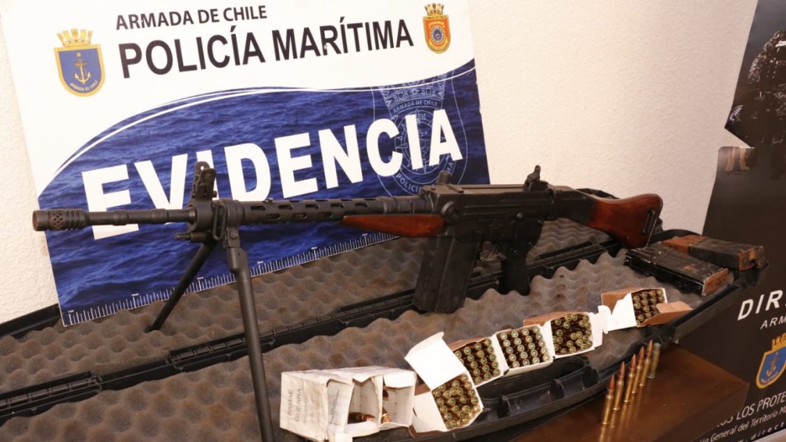 Incautan armamento de guerra y munición desde una lancha a motor en Quellón