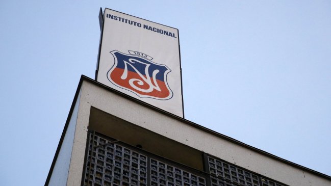 Municipio se querelló por quema de estandarte de Instituto Nacional