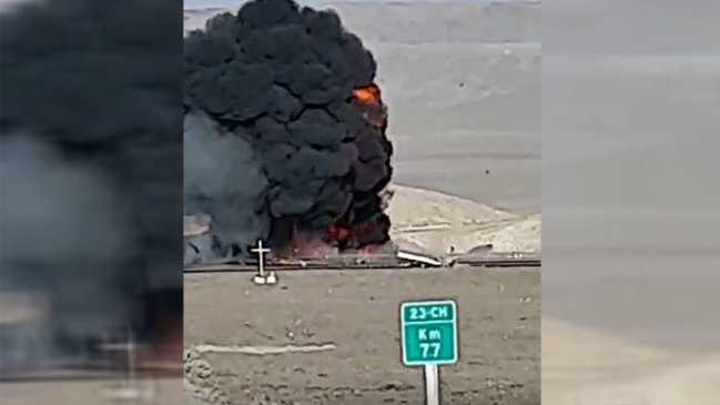 Violento choque entre camiones genera explosión y fallecidos entre Calama y San Pedro de Atacama