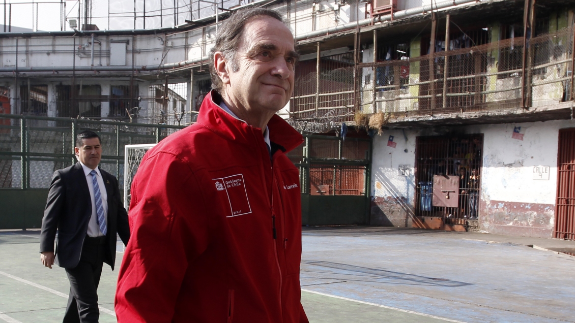 Larraín recula y afirma que condena a 