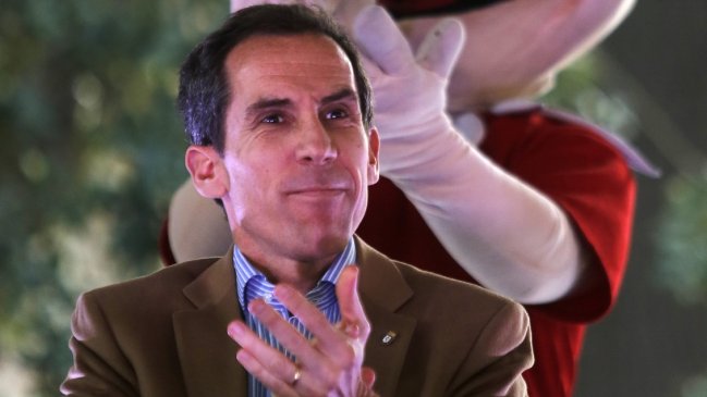 Alcalde Alessandri intentó hacer una paya contra los encapuchados y recibió burlas