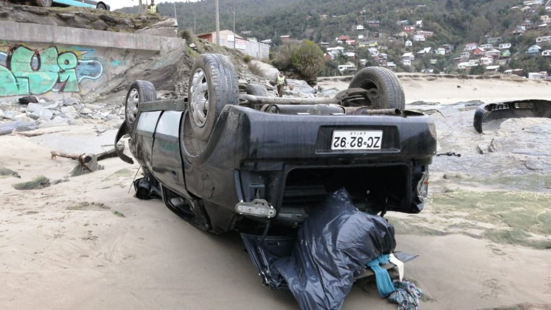Mujer murió tras caer con su vehículo a una playa