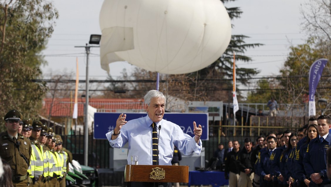 Piñera en Puente Alto: Instalan globo de televigilancia en centro de la comuna