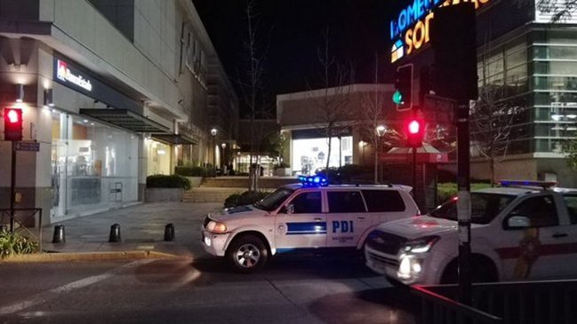 Roban seis millones de pesos en celulares desde tienda en Mall Plaza Tobalaba