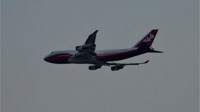 Bolivia calificó de exitoso el trabajo del Supertanker para apagar incendios
