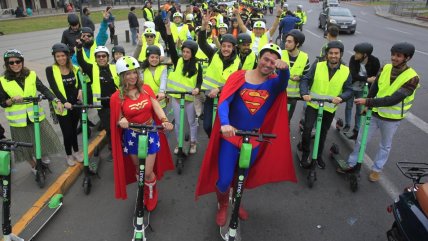  Masiva caravana marca la primera edición de la Feria de la Electromovilidad  