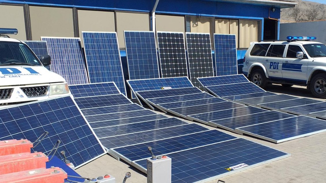 Diligencias en cuatro regiones permiten desbaratar banda que robó 100 millones en paneles solares