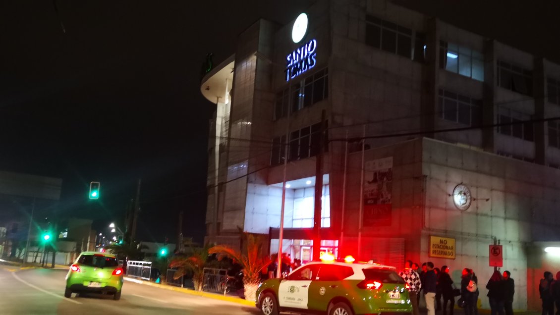 Aviso de bomba obligó la evacuación de 800 personas de la sede Arica de la universidad Santo Tomás