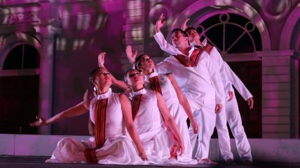  Bailarines celebraron Día Mundial del Folclore en Iquique  