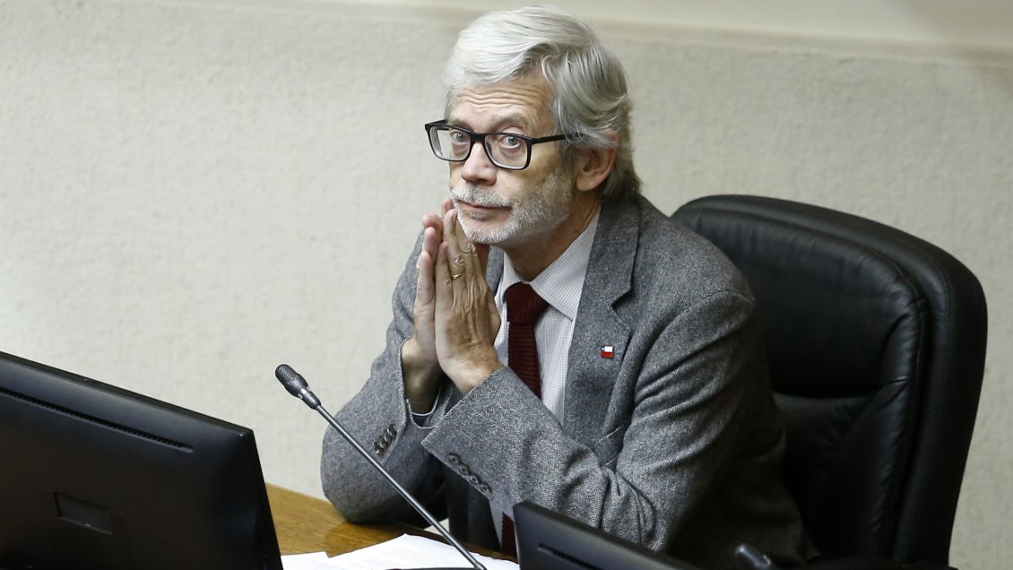 Fontaine defiende venta de remedios en supermercados: 